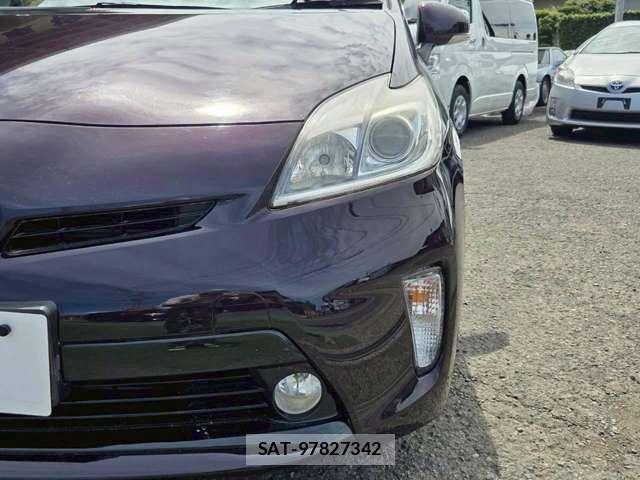 Toyota PRIUS 2014-04 8831167-13