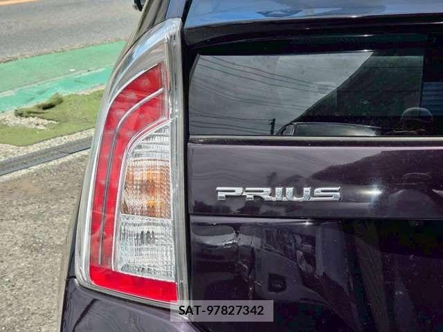 Toyota PRIUS 2014-04 8831167-14