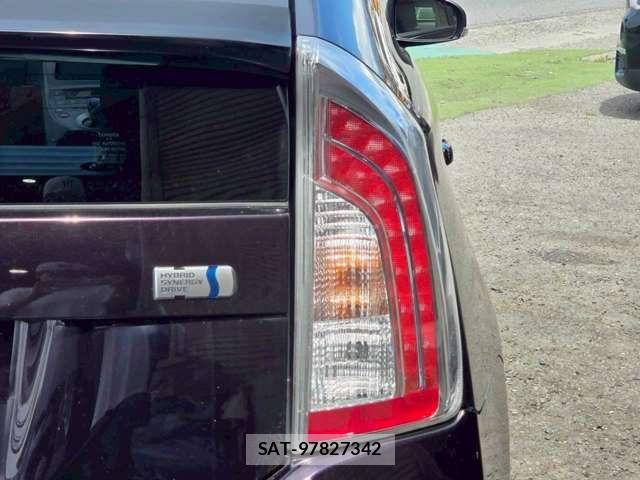 Toyota PRIUS 2014-04 8831167-15