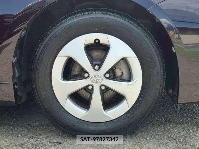 Toyota PRIUS 2014-04 8831167-18