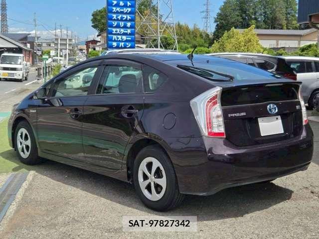 Toyota PRIUS 2014-04 8831167-6