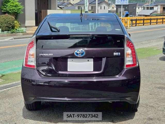 Toyota PRIUS 2014-04 8831167-7