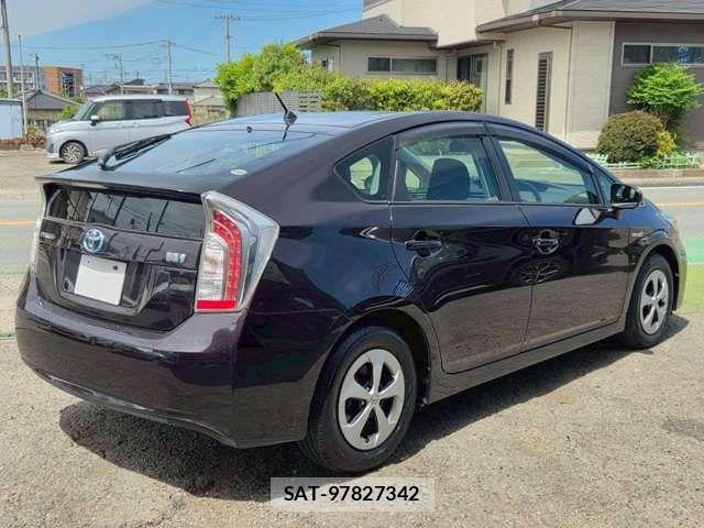 Toyota PRIUS 2014-04 8831167-8