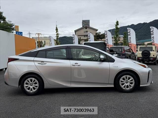 Toyota PRIUS 2019-11 8831131-11