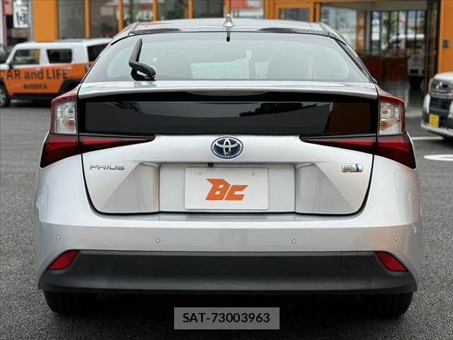 Toyota PRIUS 2019-11 8831131-13