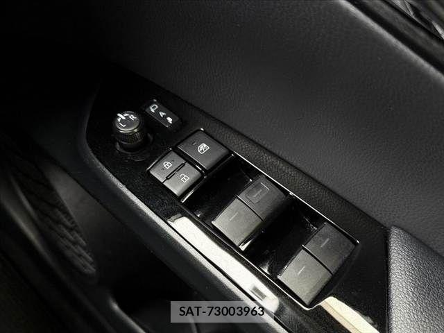 Toyota PRIUS 2019-11 8831131-20