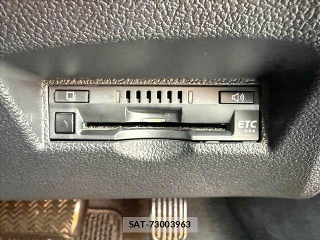 Toyota PRIUS 2019-11 8831131-29