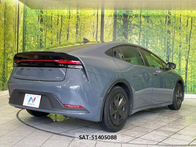 Toyota PRIUS 2023-07 8831112-16