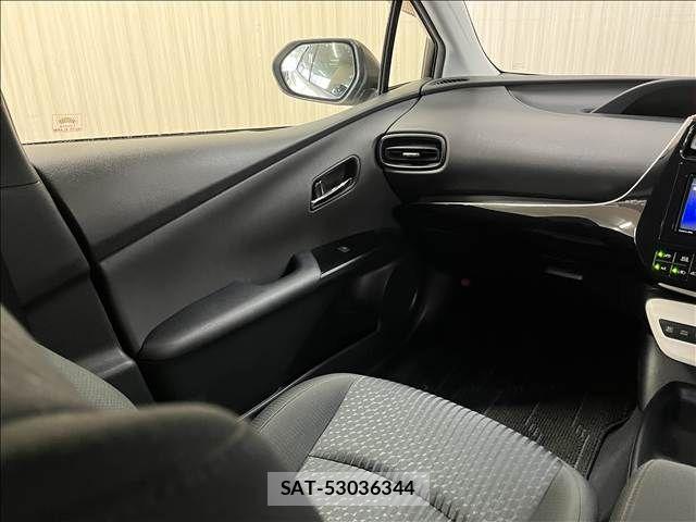 Toyota PRIUS 2016-02 8831117-10