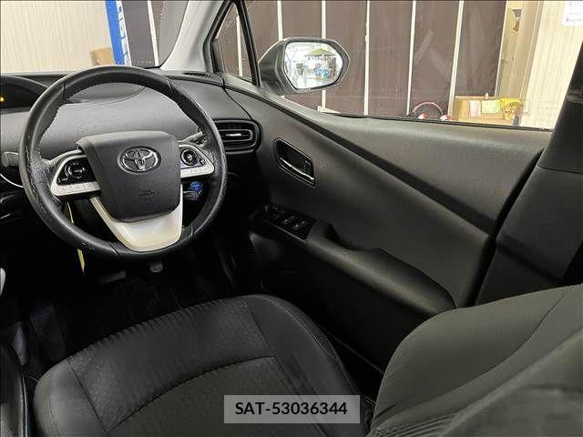 Toyota PRIUS 2016-02 8831117-11