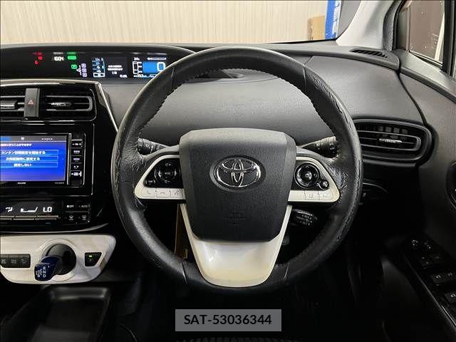 Toyota PRIUS 2016-02 8831117-12