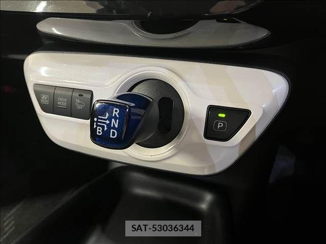 Toyota PRIUS 2016-02 8831117-16