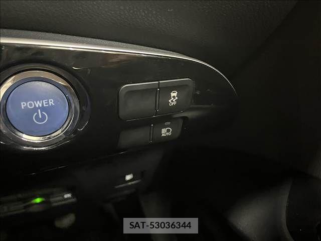 Toyota PRIUS 2016-02 8831117-27
