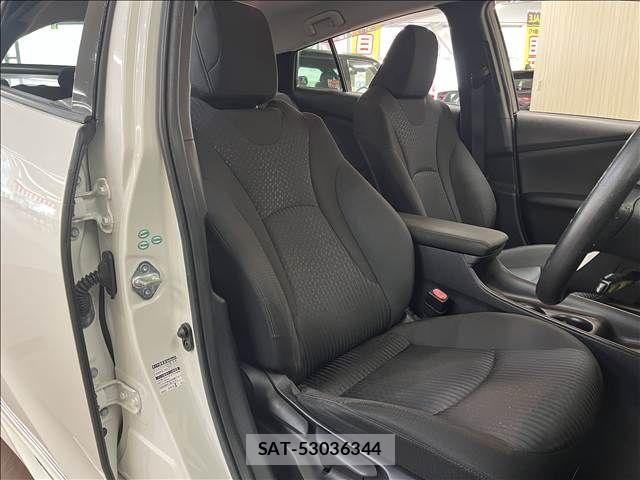 Toyota PRIUS 2016-02 8831117-29