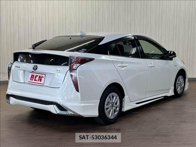 Toyota PRIUS 2016-02 8831117-4