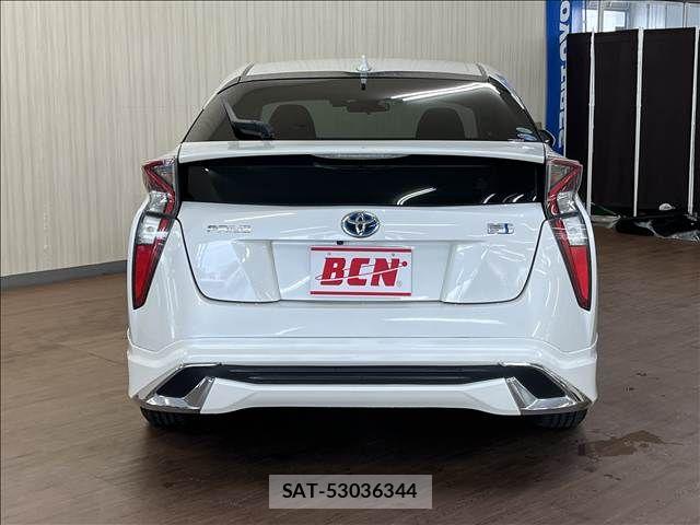 Toyota PRIUS 2016-02 8831117-5