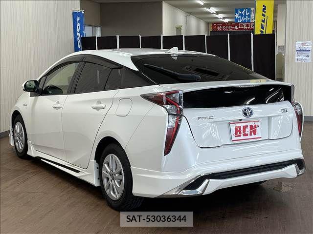 Toyota PRIUS 2016-02 8831117-6