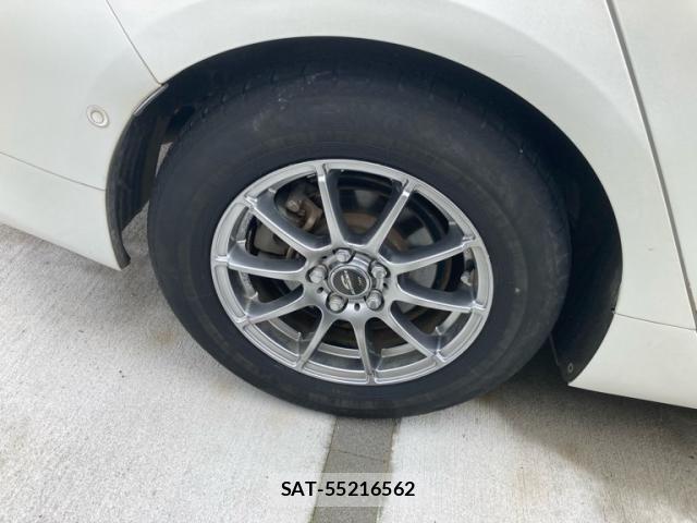 Toyota PRIUS 2016-10 8831163-19