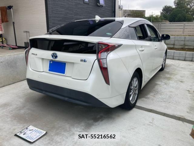 Toyota PRIUS 2016-10 8831163-2