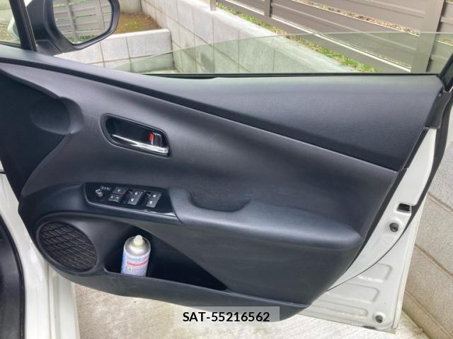 Toyota PRIUS 2016-10 8831163-4