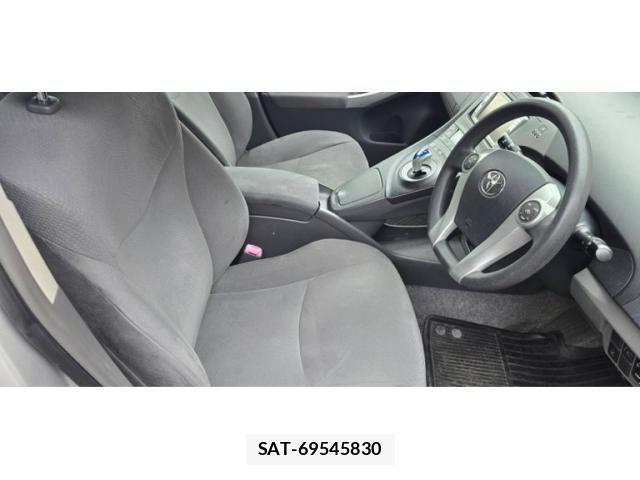 Toyota PRIUS 2010-04 8831176-15
