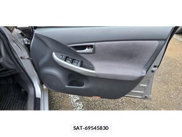 Toyota PRIUS 2010-04 8831176-16