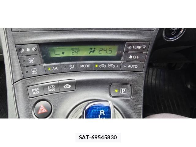 Toyota PRIUS 2010-04 8831176-17