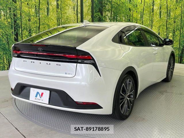 Toyota PRIUS 2024-08 8831110-17