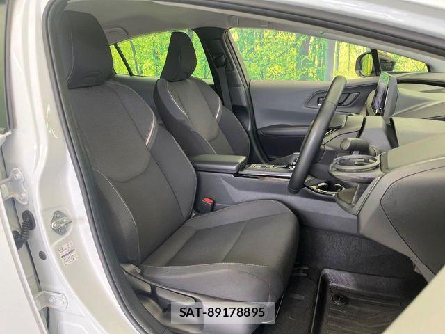 Toyota PRIUS 2024-08 8831110-8