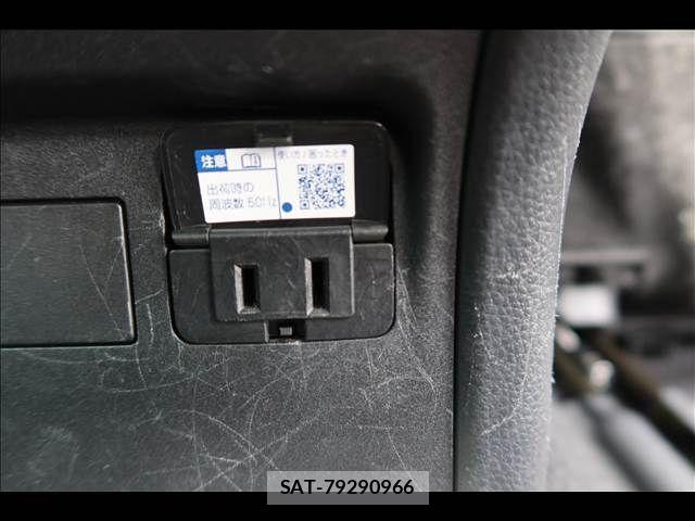Toyota PRIUS 2023-12 8831093-15