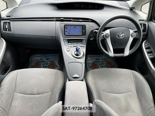 Toyota PRIUS 2011-08 8831174-1