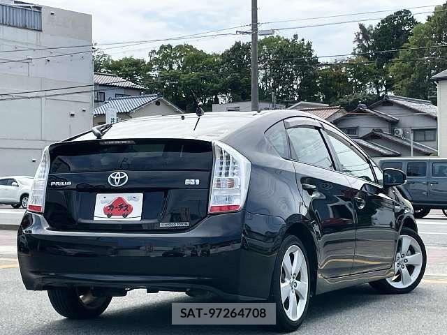 Toyota PRIUS 2011-08 8831174-2