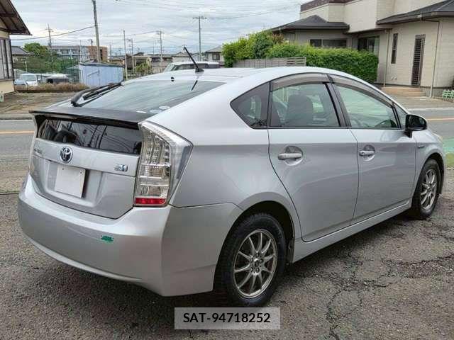 Toyota PRIUS 2010-06 8831168-9