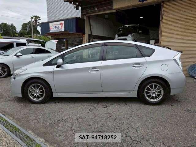 Toyota PRIUS 2010-06 8831168-10