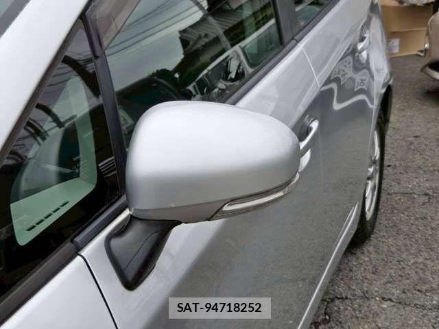 Toyota PRIUS 2010-06 8831168-15