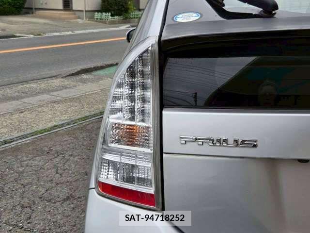 Toyota PRIUS 2010-06 8831168-16
