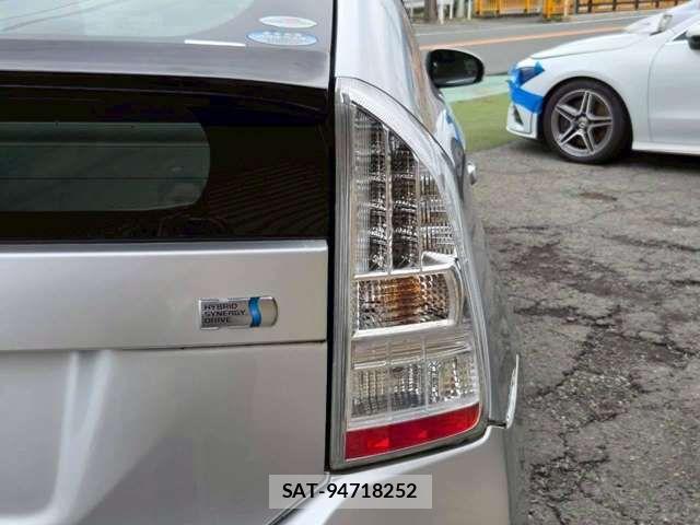 Toyota PRIUS 2010-06 8831168-17