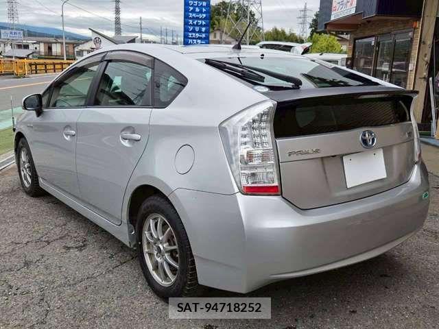 Toyota PRIUS 2010-06 8831168-7