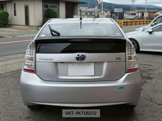Toyota PRIUS 2010-06 8831168-8