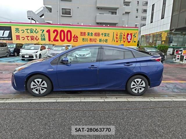 Toyota PRIUS 2016-04 8831133-11