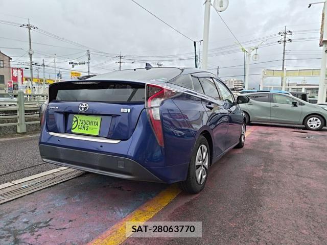 Toyota PRIUS 2016-04 8831133-1