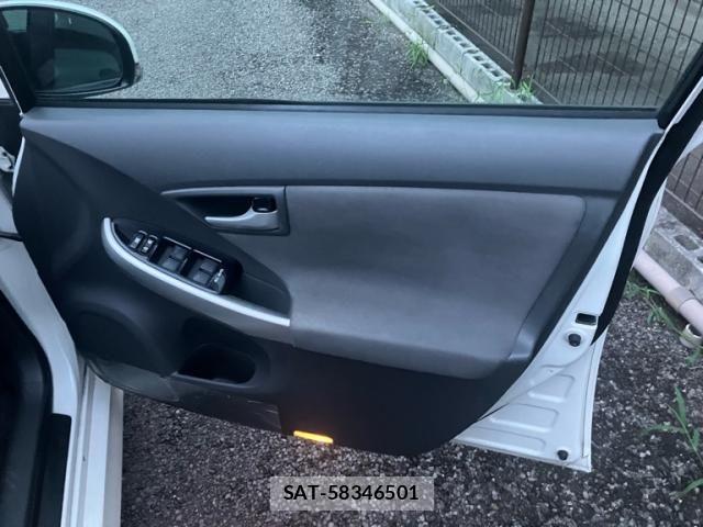 Toyota PRIUS 2009-11 8831185-13