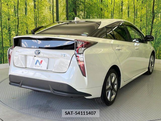 Toyota PRIUS 2016-04 8831118-17