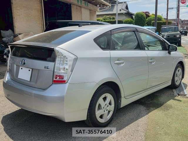 Toyota PRIUS 2011-08 8831175-9