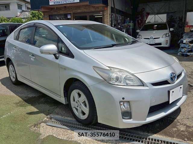 Toyota PRIUS 2011-08 8831175-11