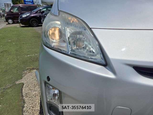 Toyota PRIUS 2011-08 8831175-12