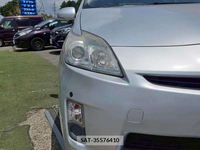 Toyota PRIUS 2011-08 8831175-14