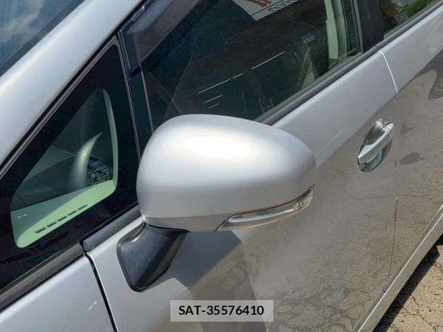 Toyota PRIUS 2011-08 8831175-18