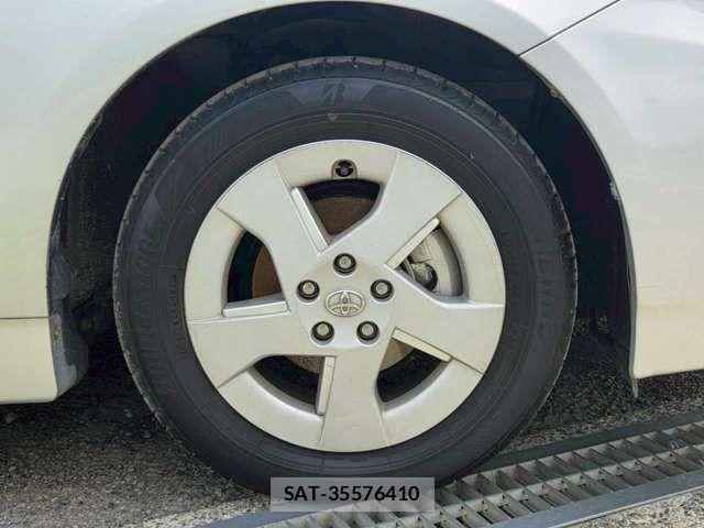 Toyota PRIUS 2011-08 8831175-19
