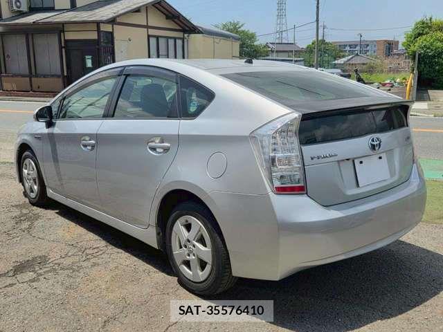 Toyota PRIUS 2011-08 8831175-6